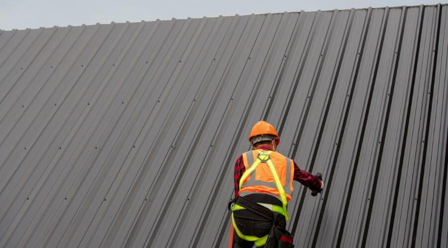 Professional gutter cleaning in House, NM